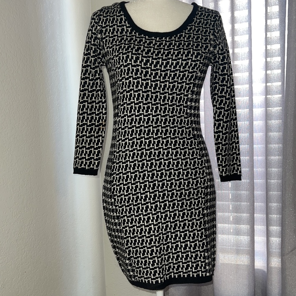 Jessica Simpson long sleeve dress size M